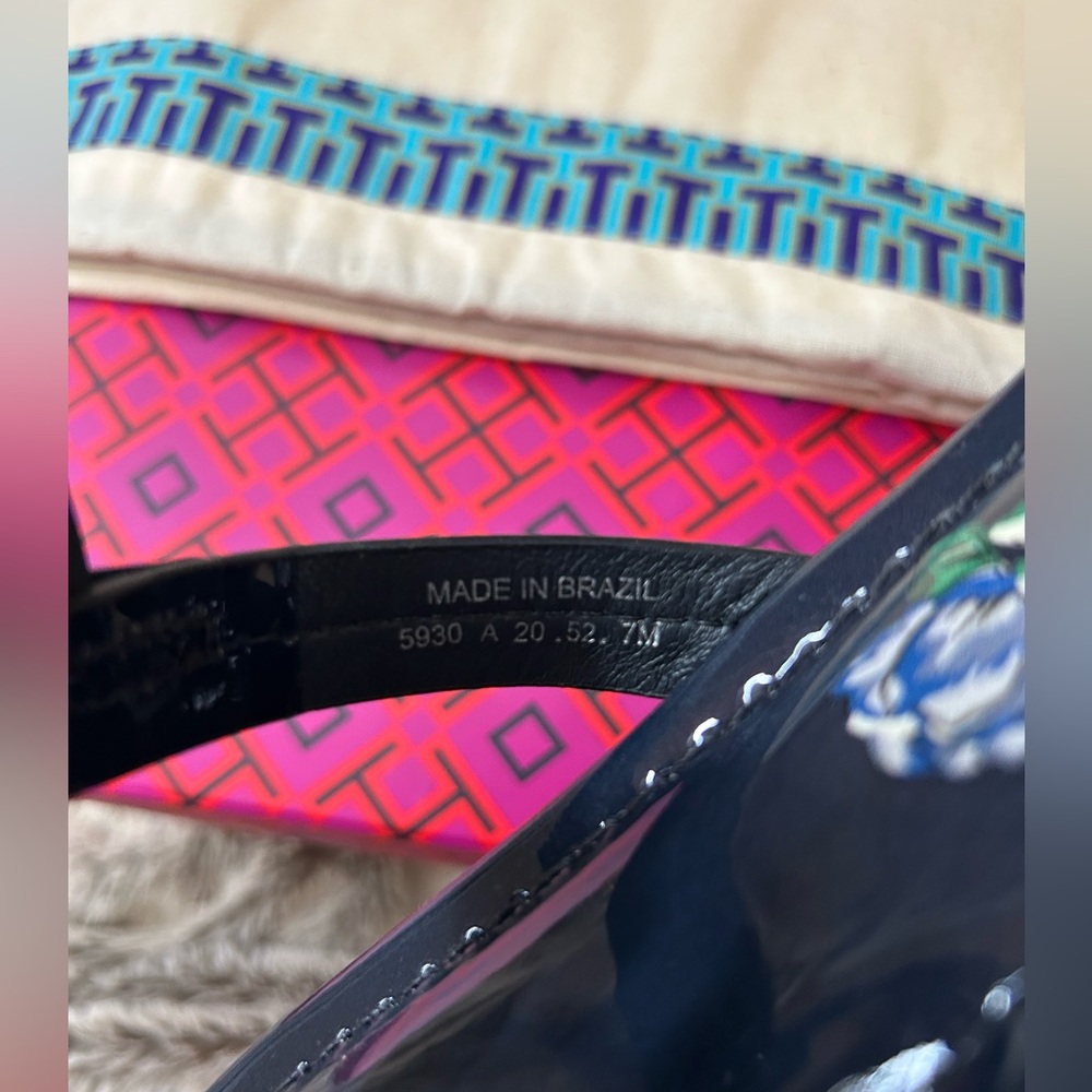 Tory Burch Miller Printed Patent Sandal in Navy Tea Rose NWOT - Picture 2 of 6